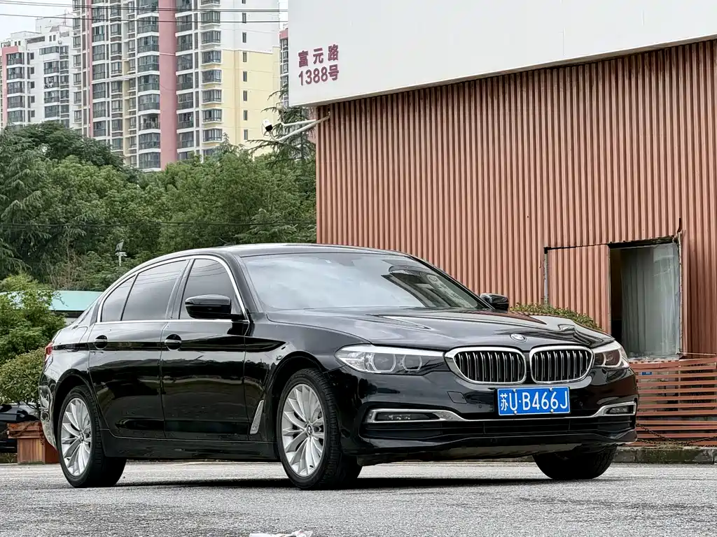 BMW 5 Series — фото 14