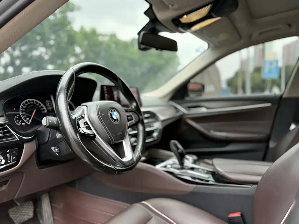 BMW 5 Series — фото 17