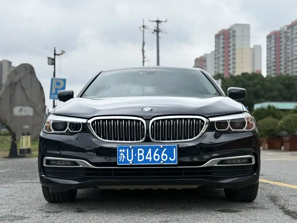 BMW 5 Series — фото 1