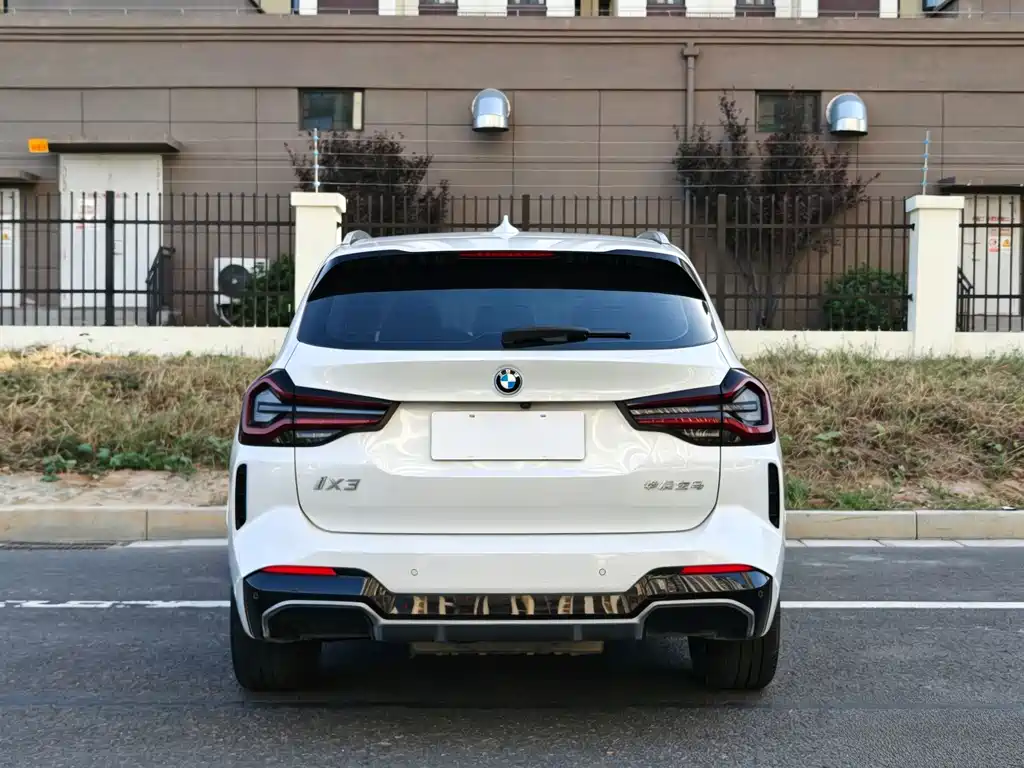 BMW iX3 — фото 5