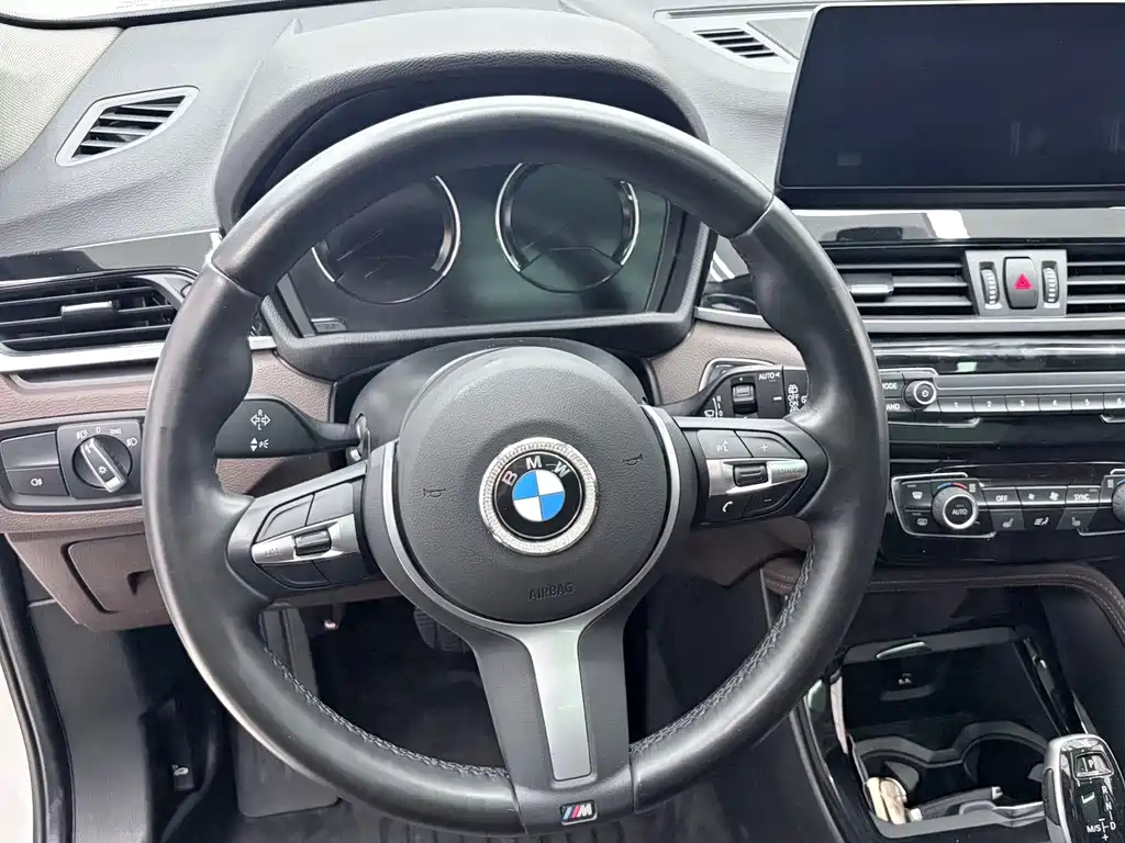 BMW X1 — фото 13