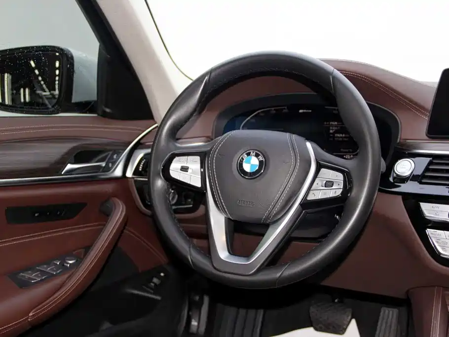 BMW 5 Series New Energy — фото 6