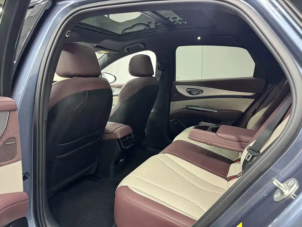 BYD Seal 07 DM-i — фото 14