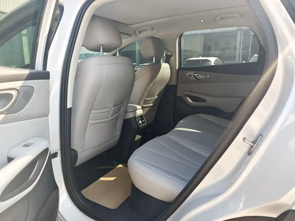 BYD Sealion 05 EV — фото 10