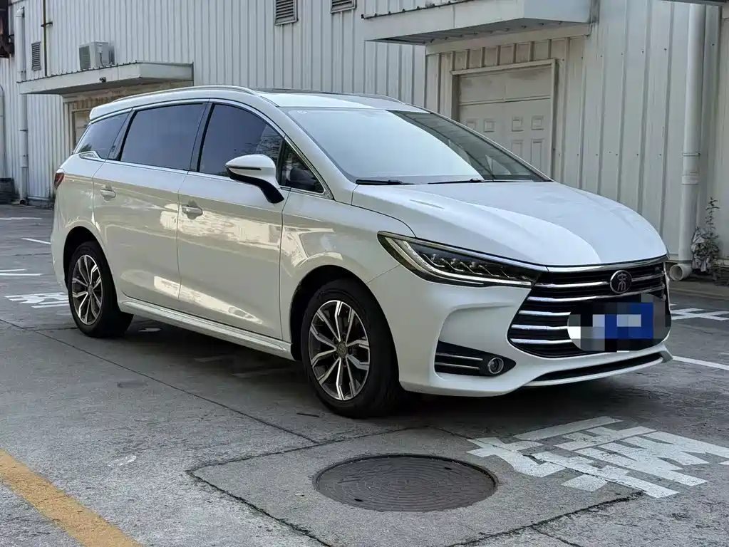 BYD MAX — фото 3