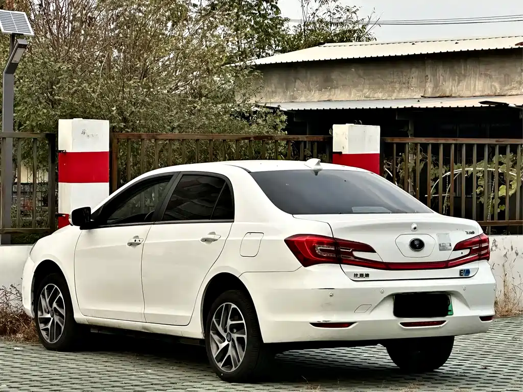 BYD Qin NEV — фото 4