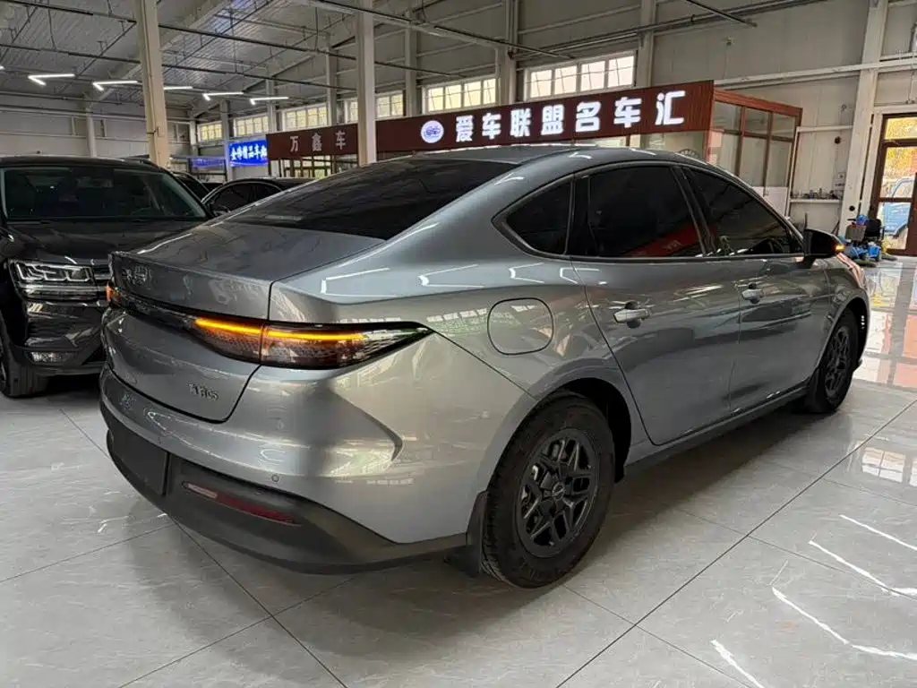 BYD Seal 05 DM-i — фото 9