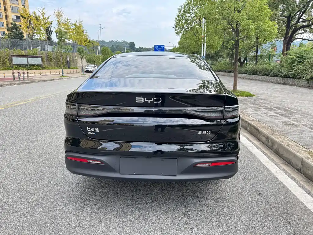 BYD Seal 05 DM-i — фото 8