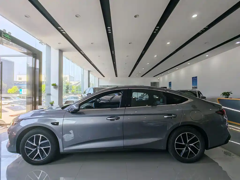 BYD Qin L — фото 11