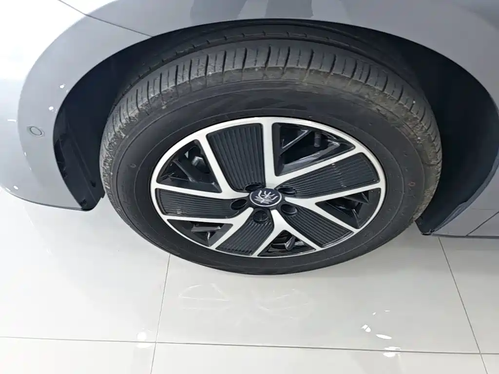 BYD Qin L — фото 23