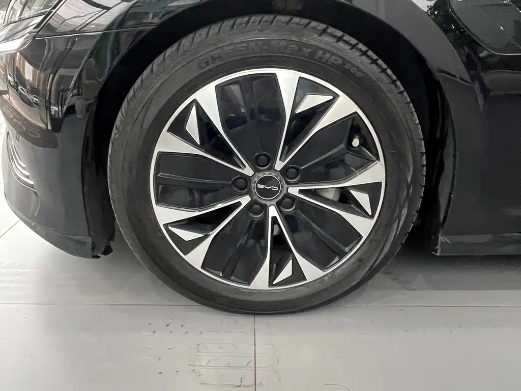 BYD Seal — фото 3