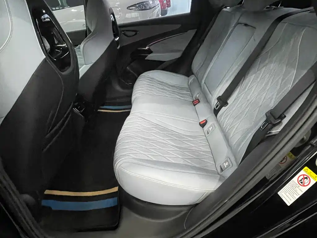 BYD Seal — фото 10