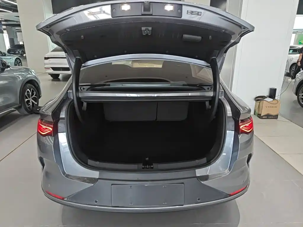 BYD Qin L — фото 19