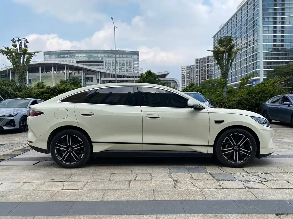BYD Qin L — фото 4