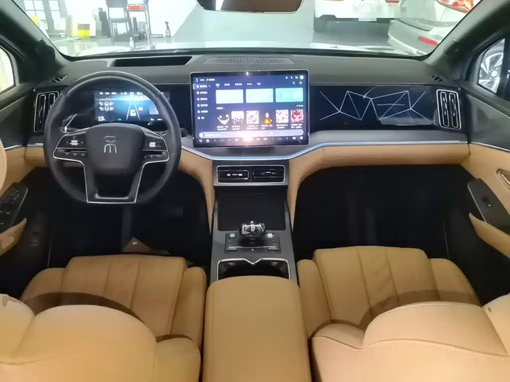 BYD L DM-i — фото 10