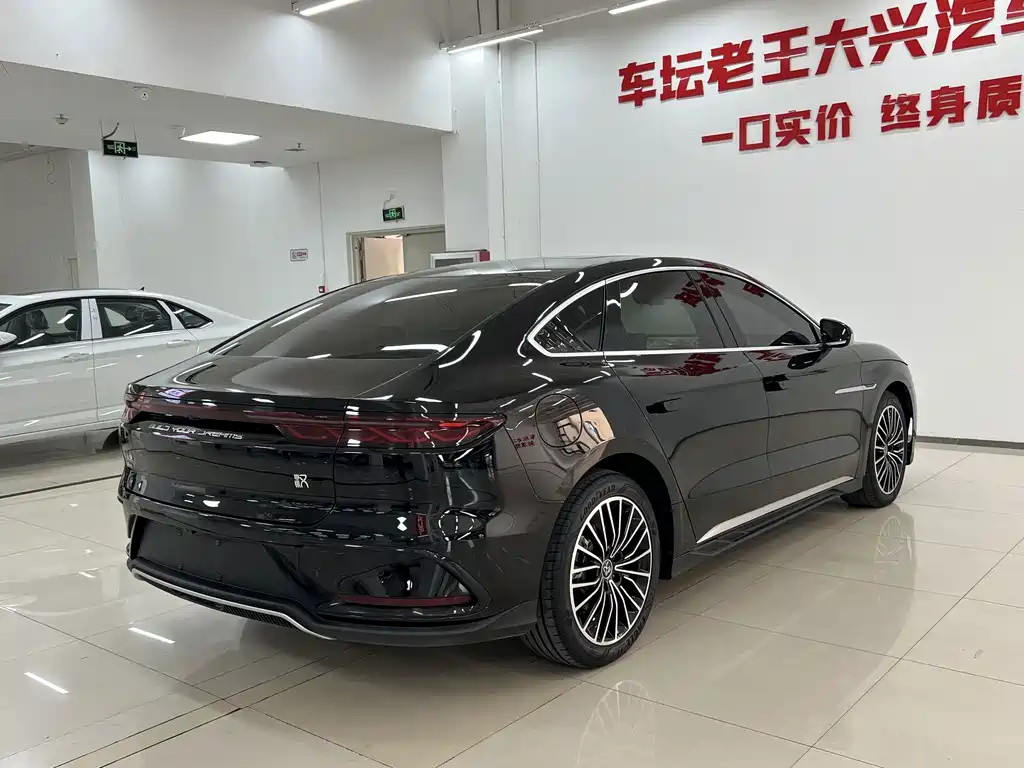 BYD Han — фото 15