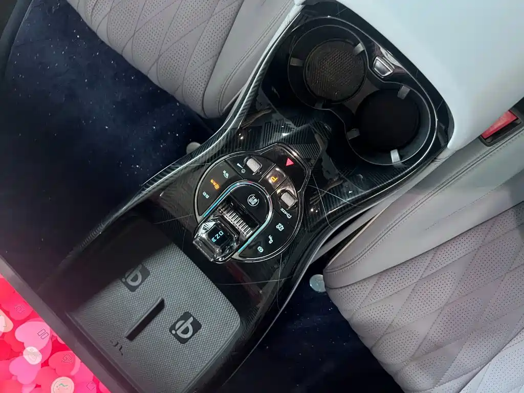 BYD Seal — фото 17