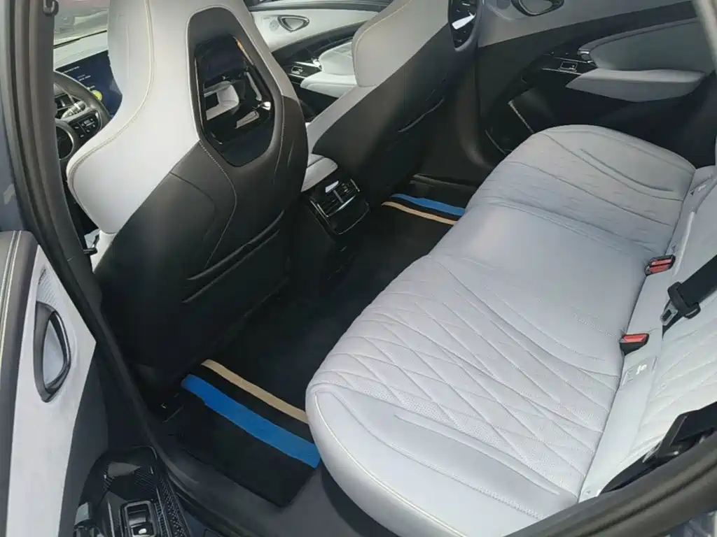 BYD Seal — фото 17