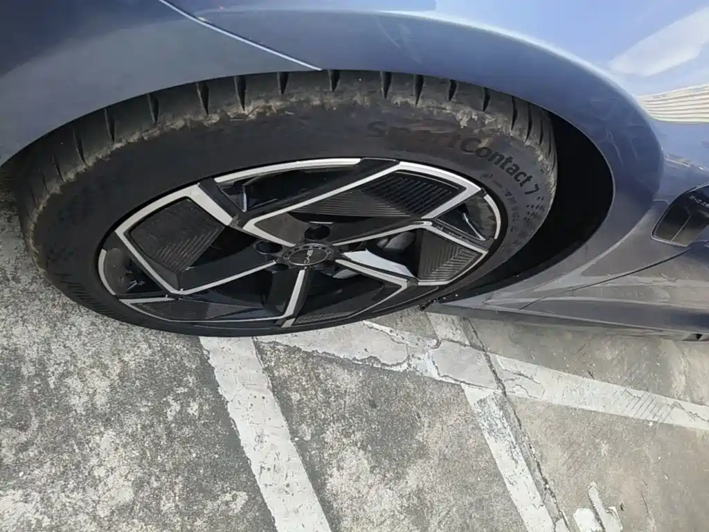 BYD Seal — фото 23