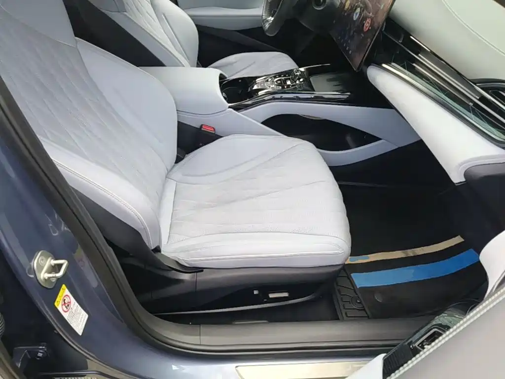 BYD Seal — фото 25