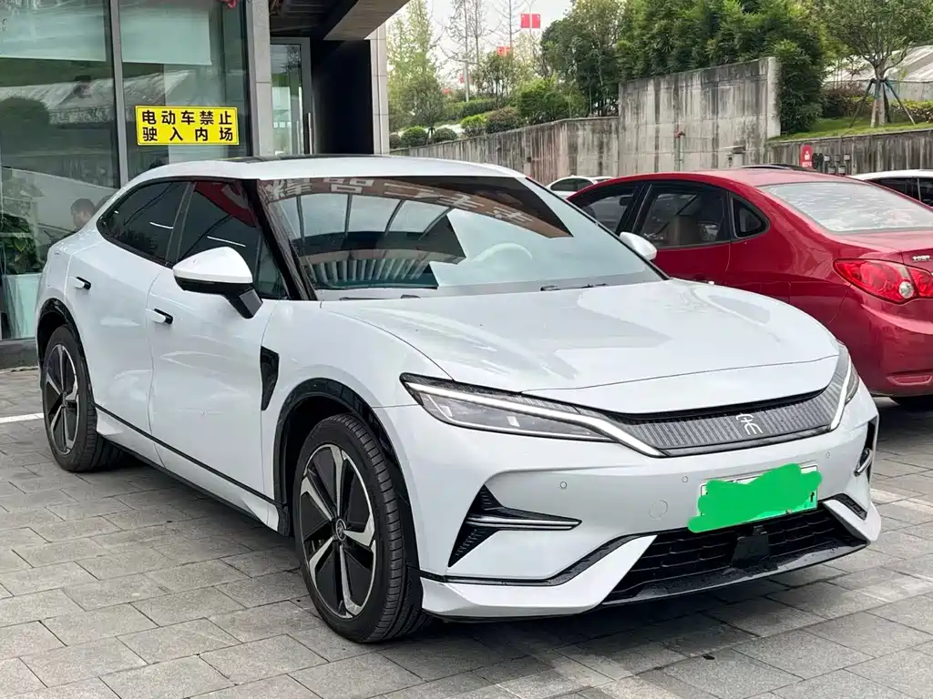 BYD L EV — фото 3