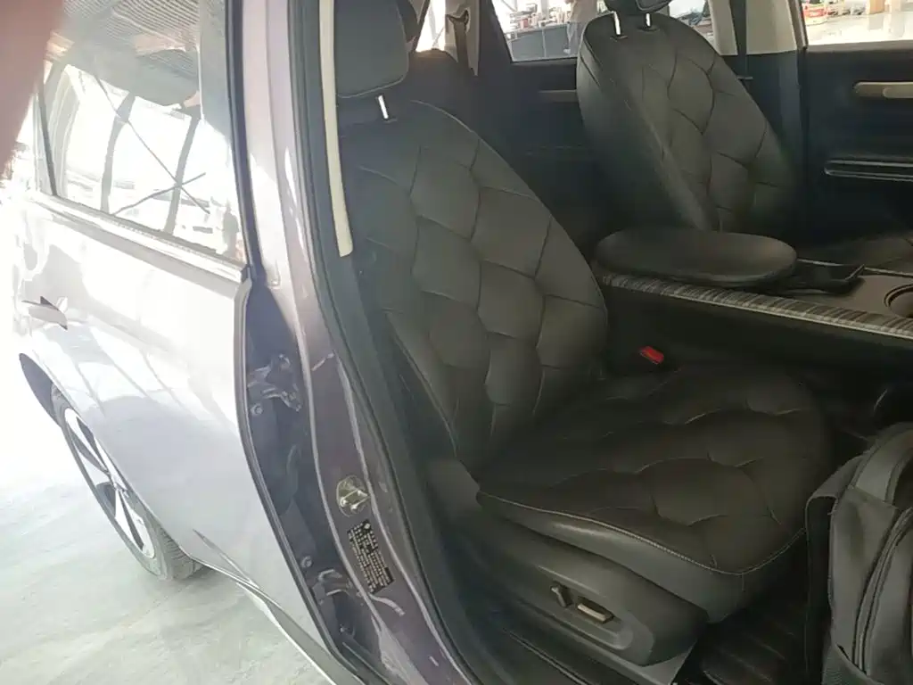 Baojun Yunduo — фото 25