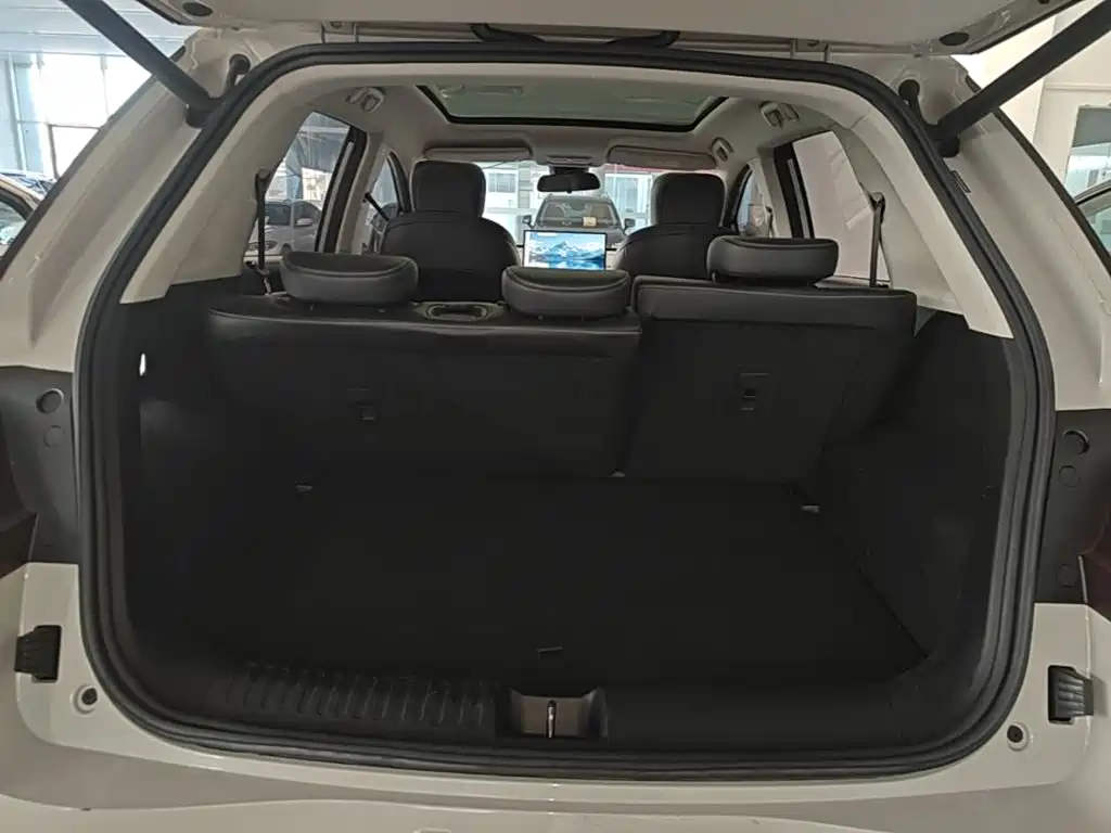Baojun Yunduo — фото 19