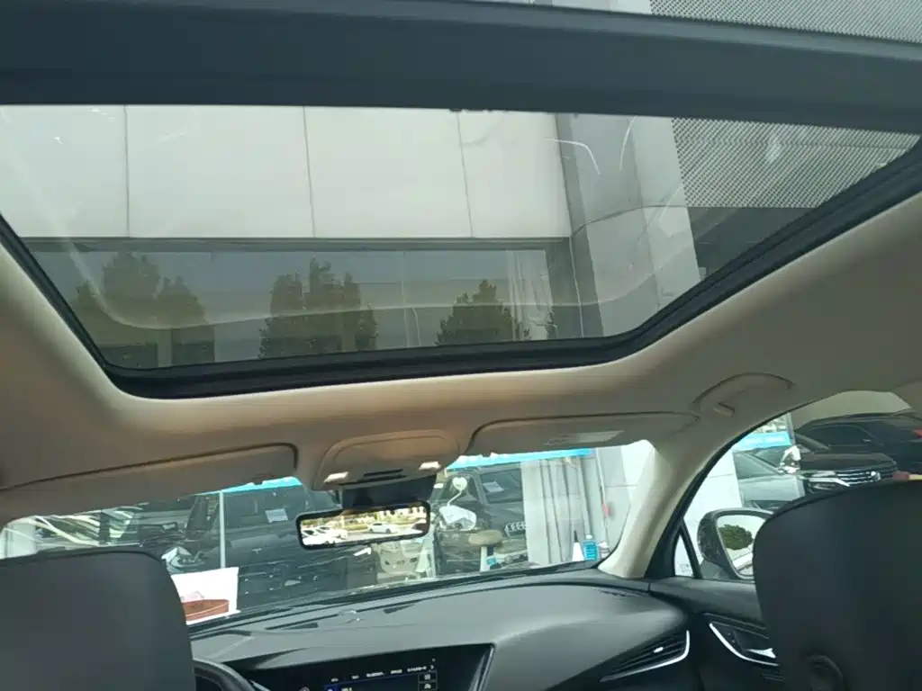 Buick Envision Plus — фото 18