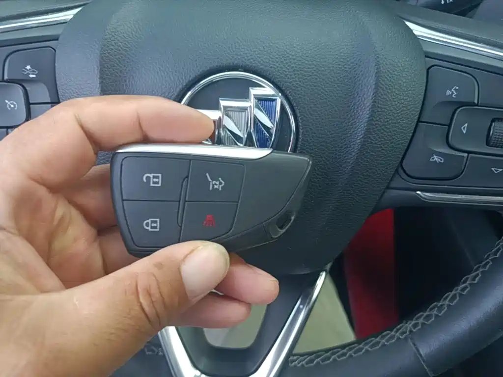 Buick Envision Plus — фото 9