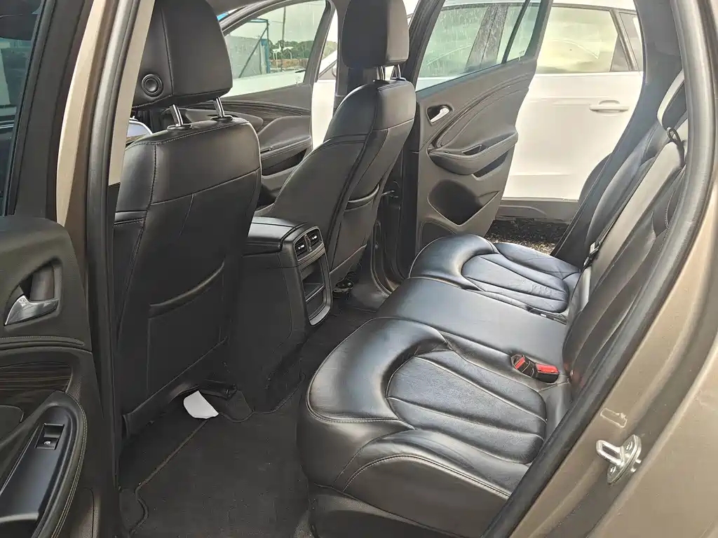 Buick Envision Plus — фото 6