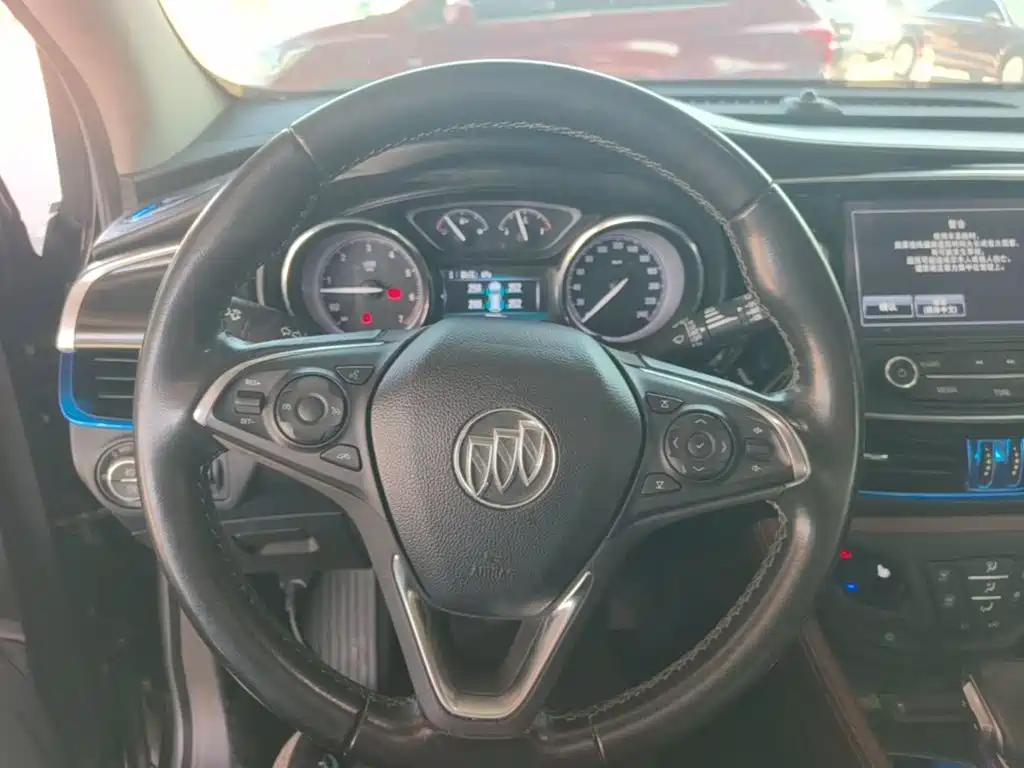 Buick Envision Plus — фото 11