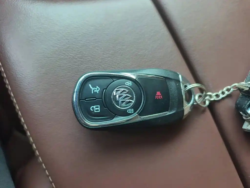 Buick Envision Plus — фото 9