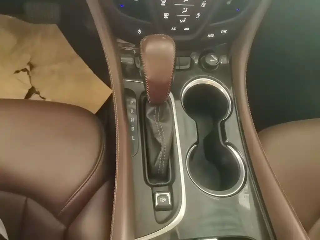 Buick Envision Plus — фото 7