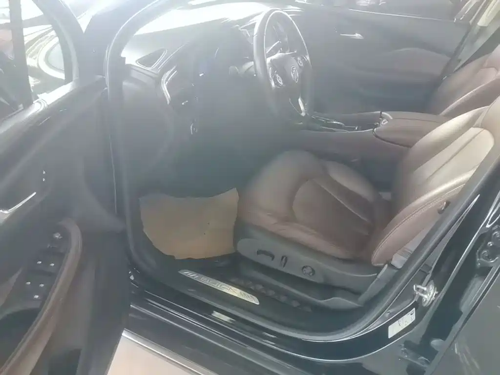 Buick Envision Plus — фото 9
