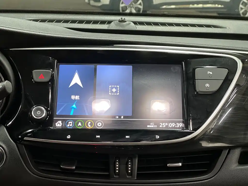 Buick Envision Plus — фото 11