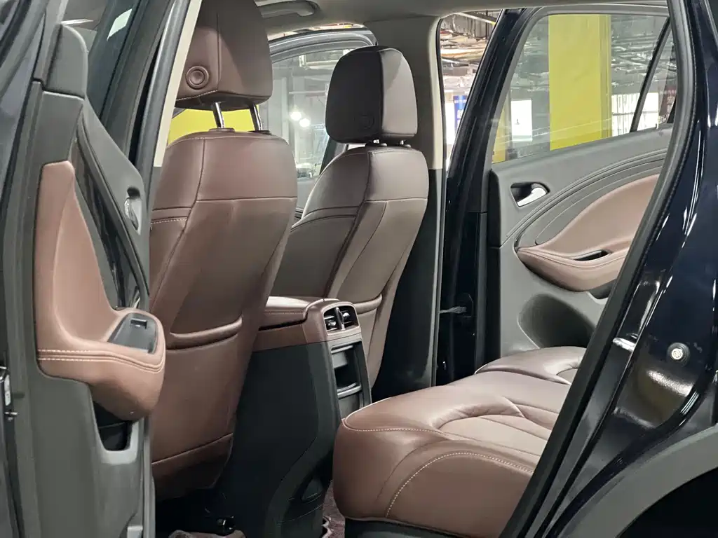 Buick Envision Plus — фото 5