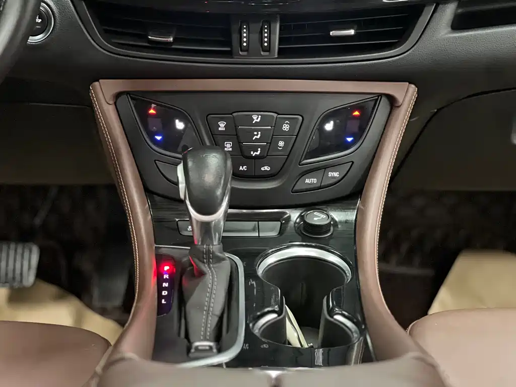 Buick Envision Plus — фото 9