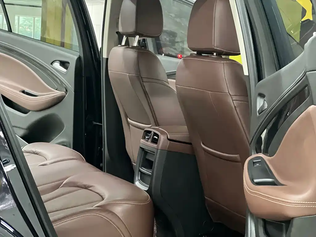 Buick Envision Plus — фото 10