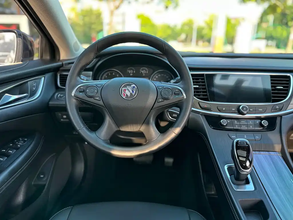 Buick LaCrosse — фото 21