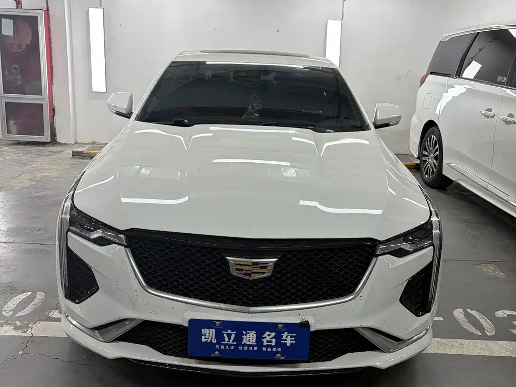 Cadillac CT4 — фото 2
