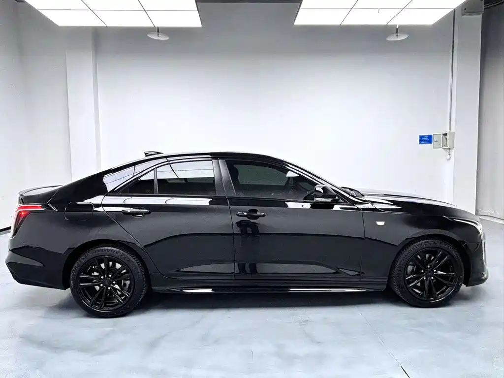 Cadillac CT4 — фото 3