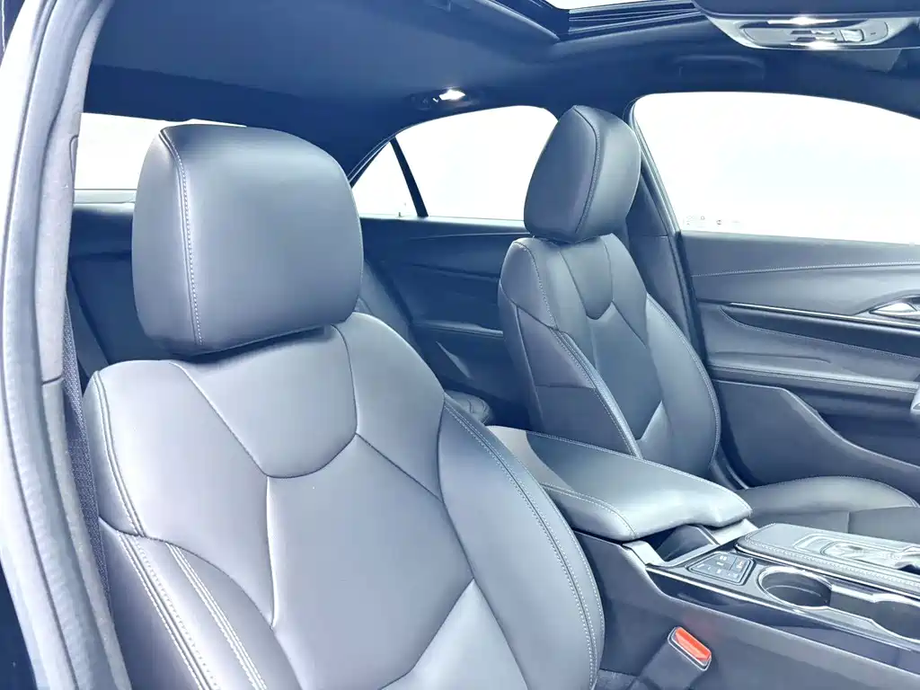 Cadillac CT4 — фото 4