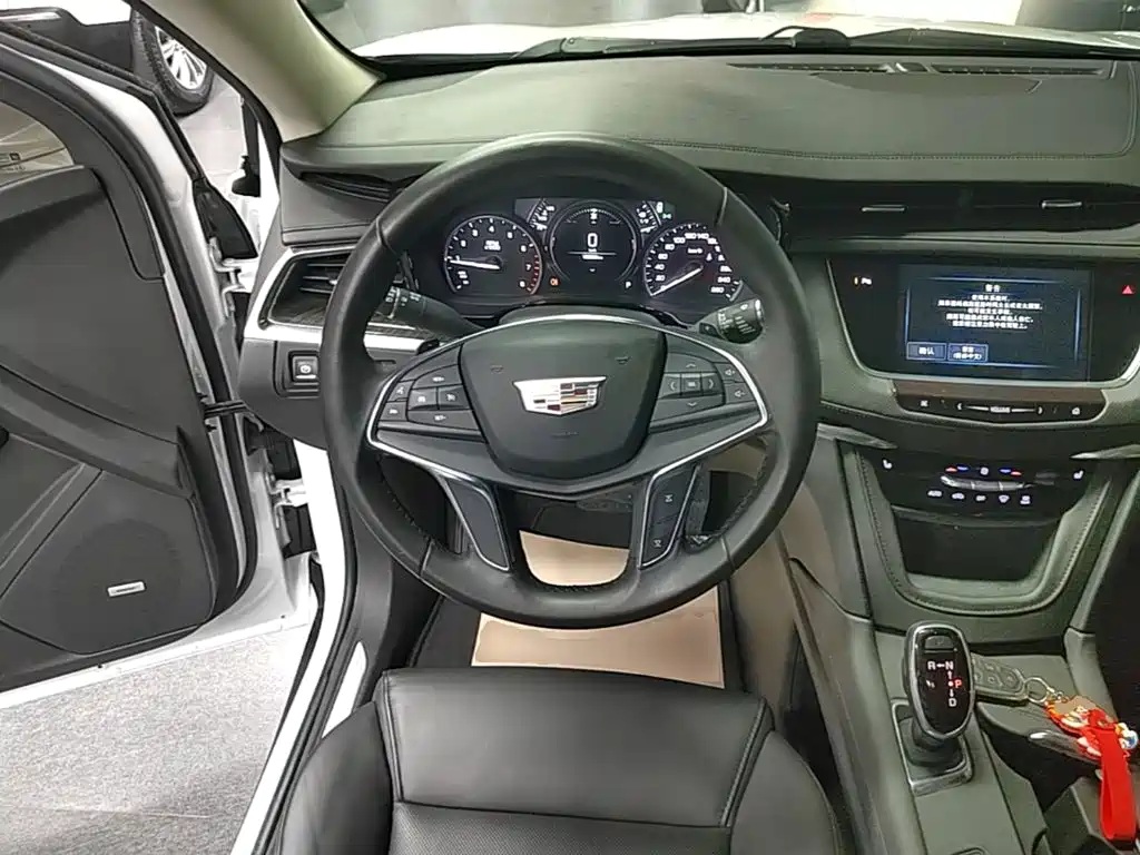 Cadillac XT5 — фото 11