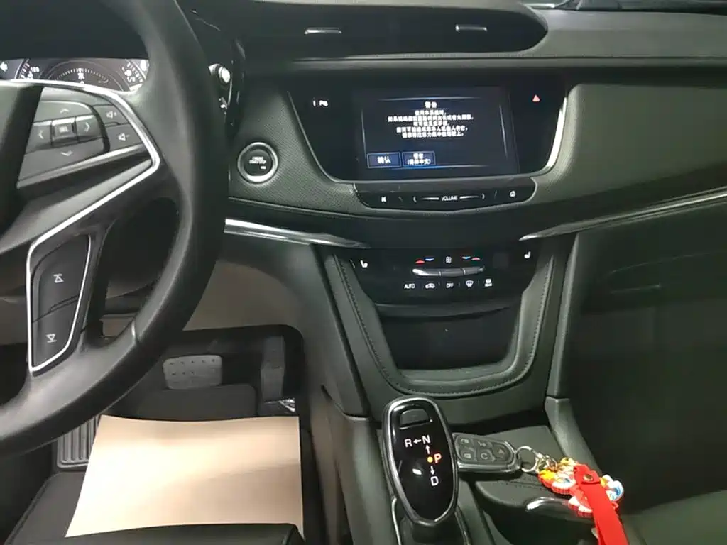 Cadillac XT5 — фото 13