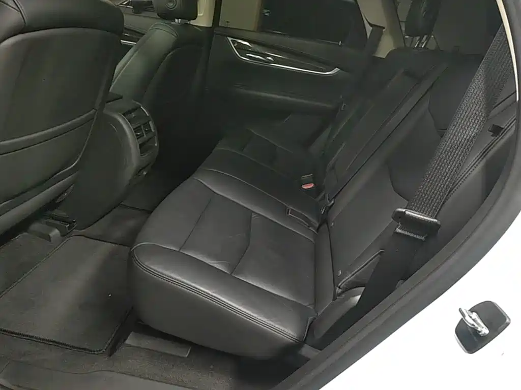 Cadillac XT5 — фото 17