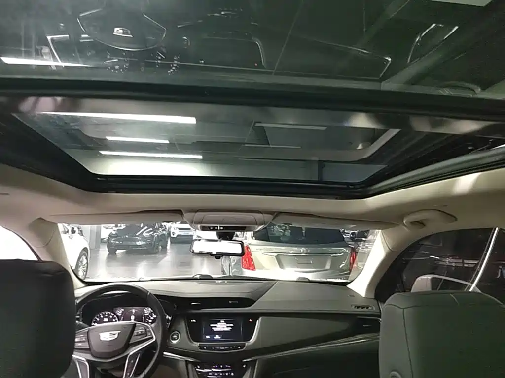 Cadillac XT5 — фото 18