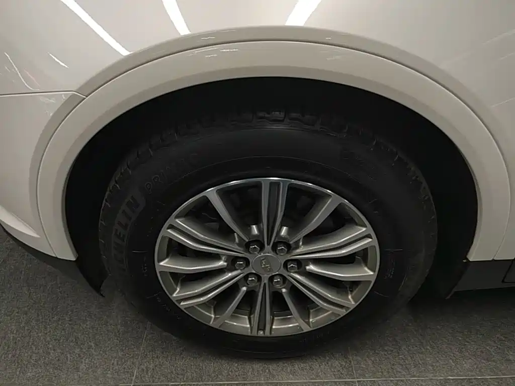 Cadillac XT5 — фото 23
