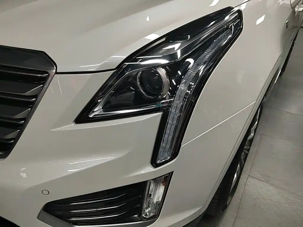 Cadillac XT5 — фото 24