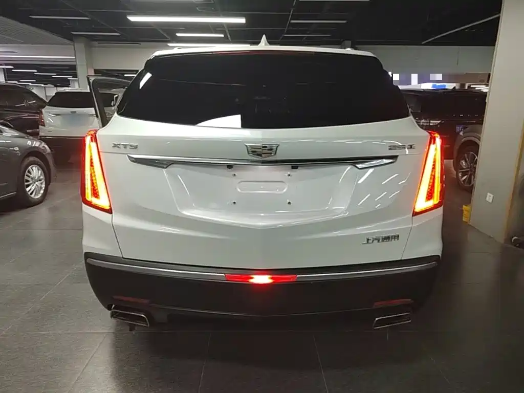 Cadillac XT5 — фото 6