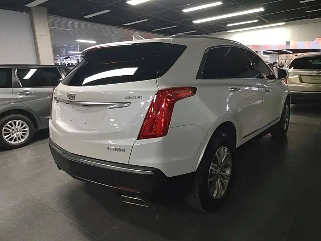 Cadillac XT5 — фото 7